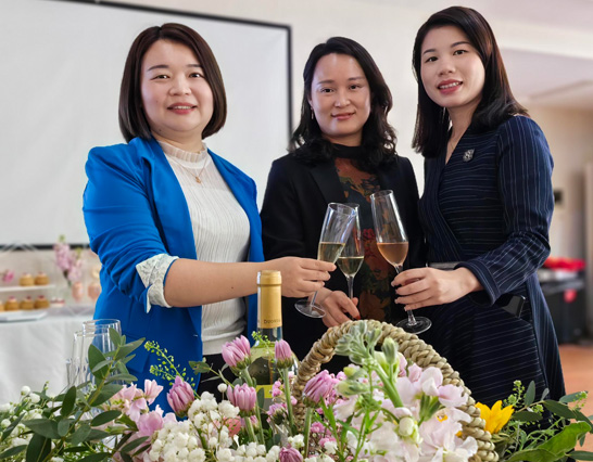 女神節(jié)里笑容翻飛，歡樂不退